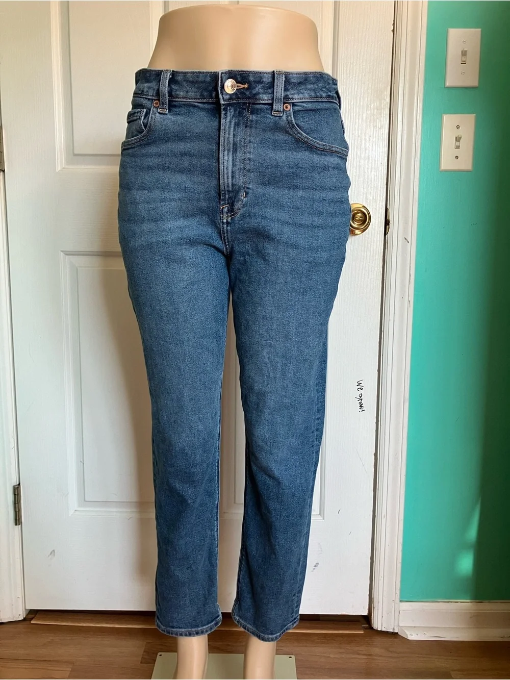 American Eagle Outfitters Mid-Rise Straight Leg Denim Jeans - Medium Blue